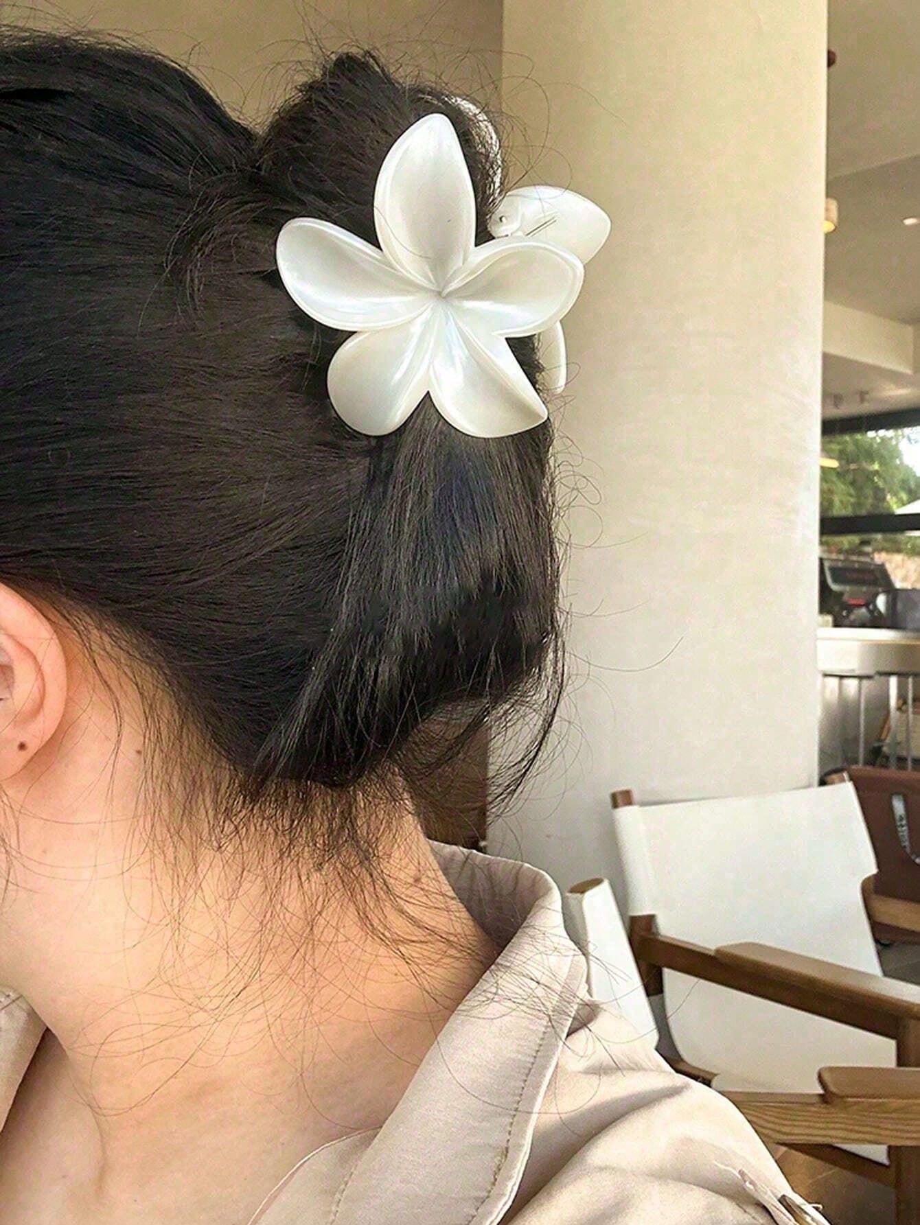 Large Acrylic Flower Hair Claw Clip – Elegant Chic Floral Accessory