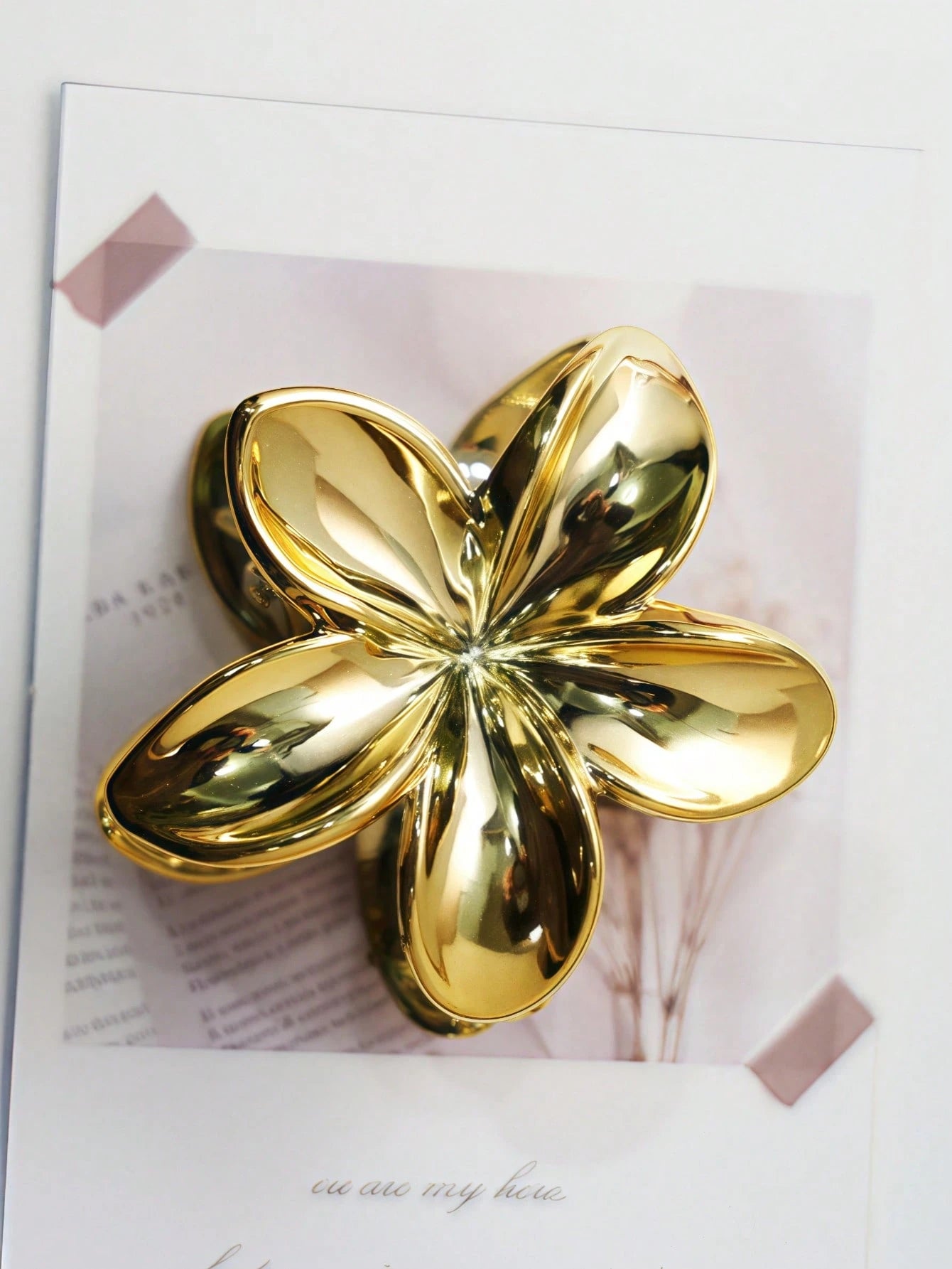 Large Acrylic Flower Hair Claw Clip – Elegant Chic Floral Accessory